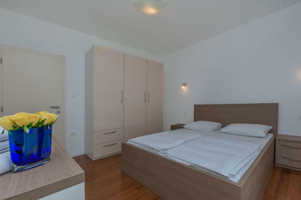 Apartments Villa Aquamarine Duće Kültér fotó