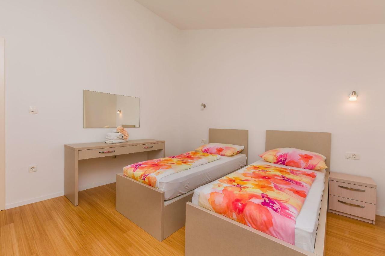 Apartments Villa Aquamarine Duće Kültér fotó
